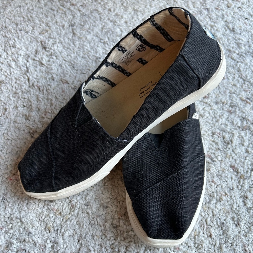 Tom’s Black and White Canvas Shoes